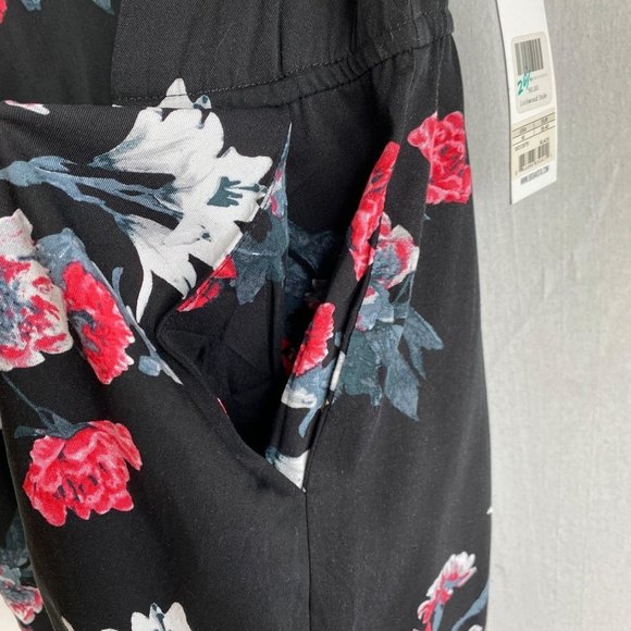 BB DAKOTA Black Floral Romper NWT - Picture 5 of 9